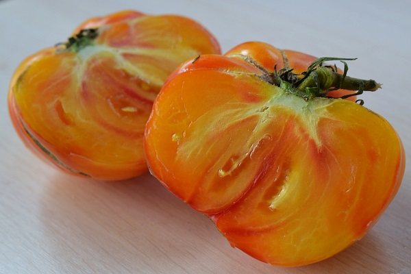 وصف الطماطم الأناناس وخصائص المراجعات المتنوعة للبستانيين بالصور